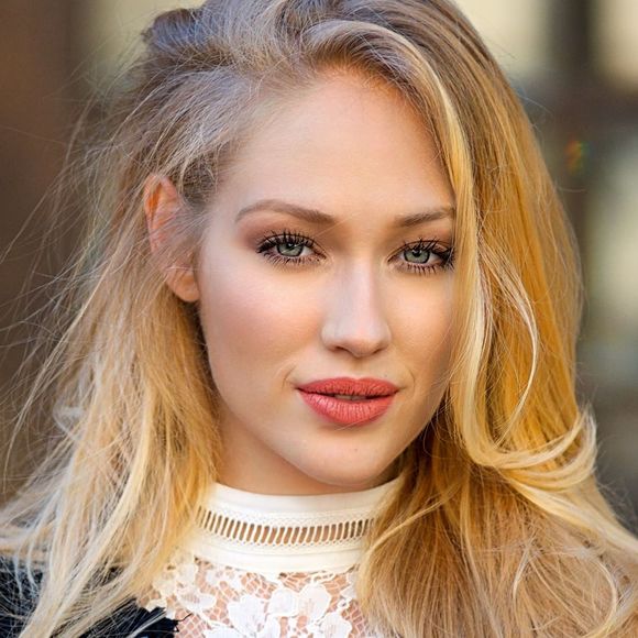 Meet your Posher, Jessica - Picture 1 of 10